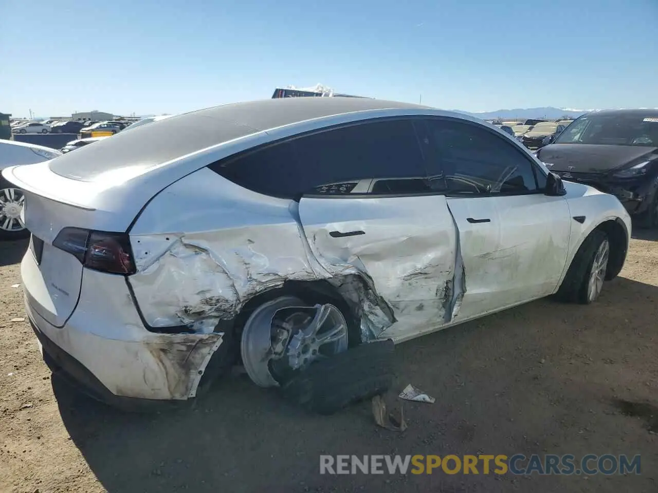 3 Photograph of a damaged car 7SAYGDEE5RA260242 TESLA MODEL Y 2024