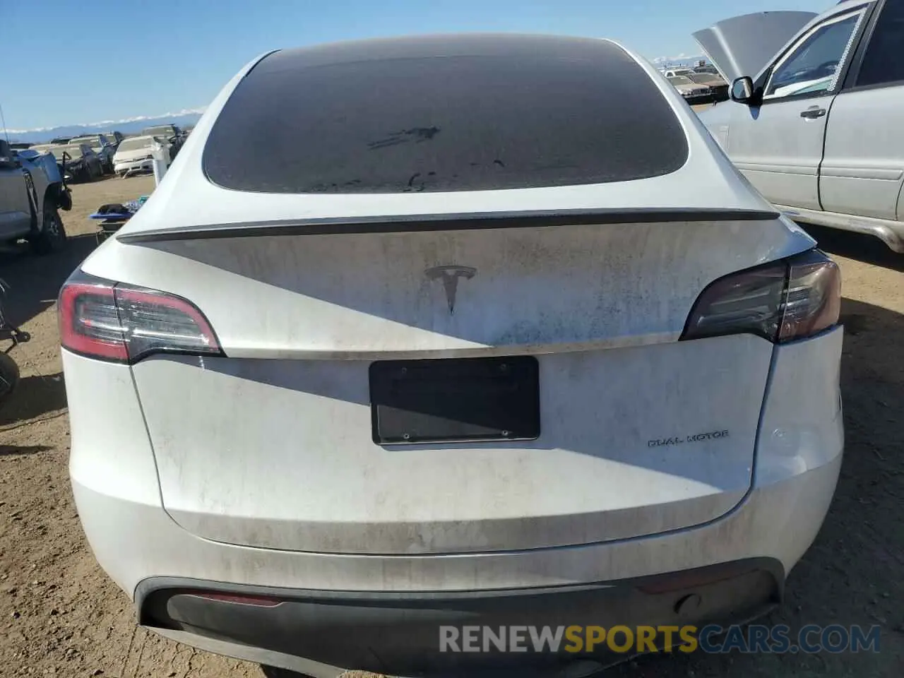 6 Photograph of a damaged car 7SAYGDEE5RA260242 TESLA MODEL Y 2024