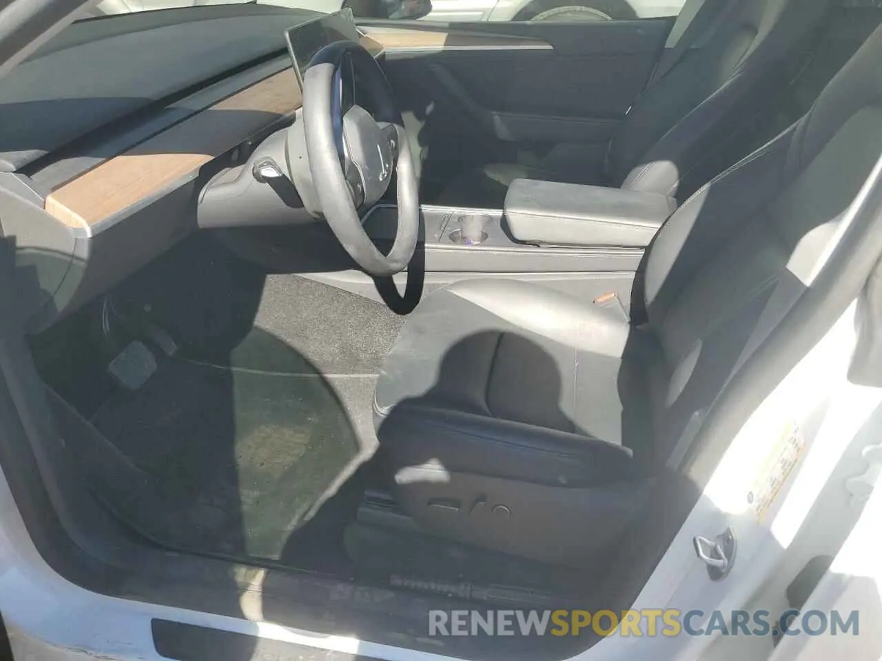 7 Photograph of a damaged car 7SAYGDEE5RA260242 TESLA MODEL Y 2024