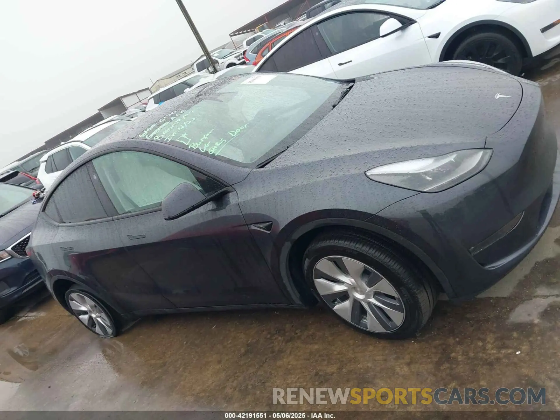 13 Фотография поврежденного автомобиля 7SAYGDEE5RA260614 TESLA MODEL Y 2024