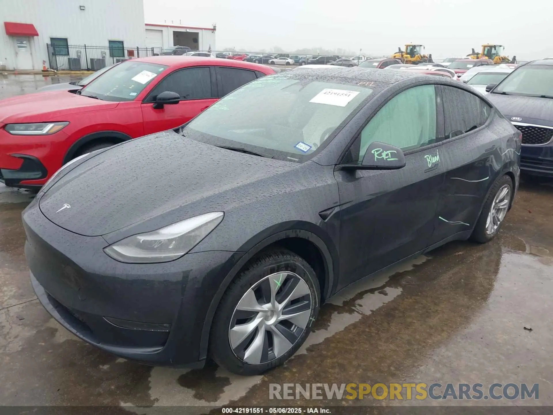 2 Фотография поврежденного автомобиля 7SAYGDEE5RA260614 TESLA MODEL Y 2024