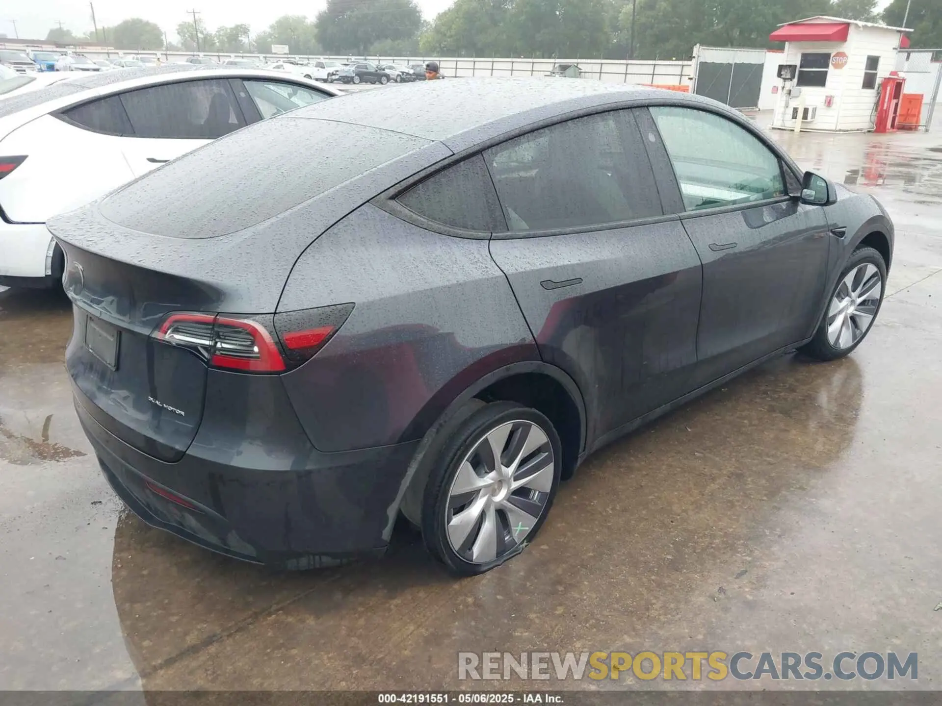 4 Фотография поврежденного автомобиля 7SAYGDEE5RA260614 TESLA MODEL Y 2024