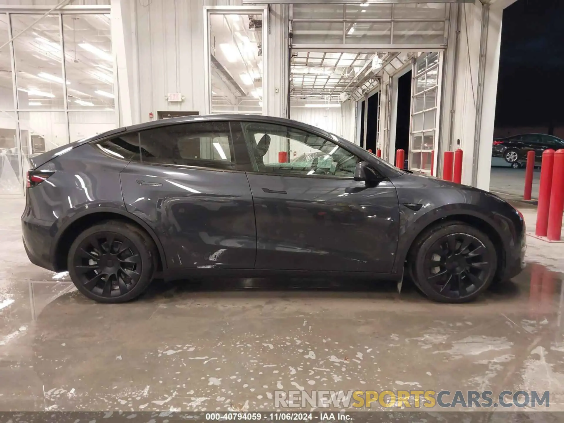 13 Photograph of a damaged car 7SAYGDEE5RA284010 TESLA MODEL Y 2024