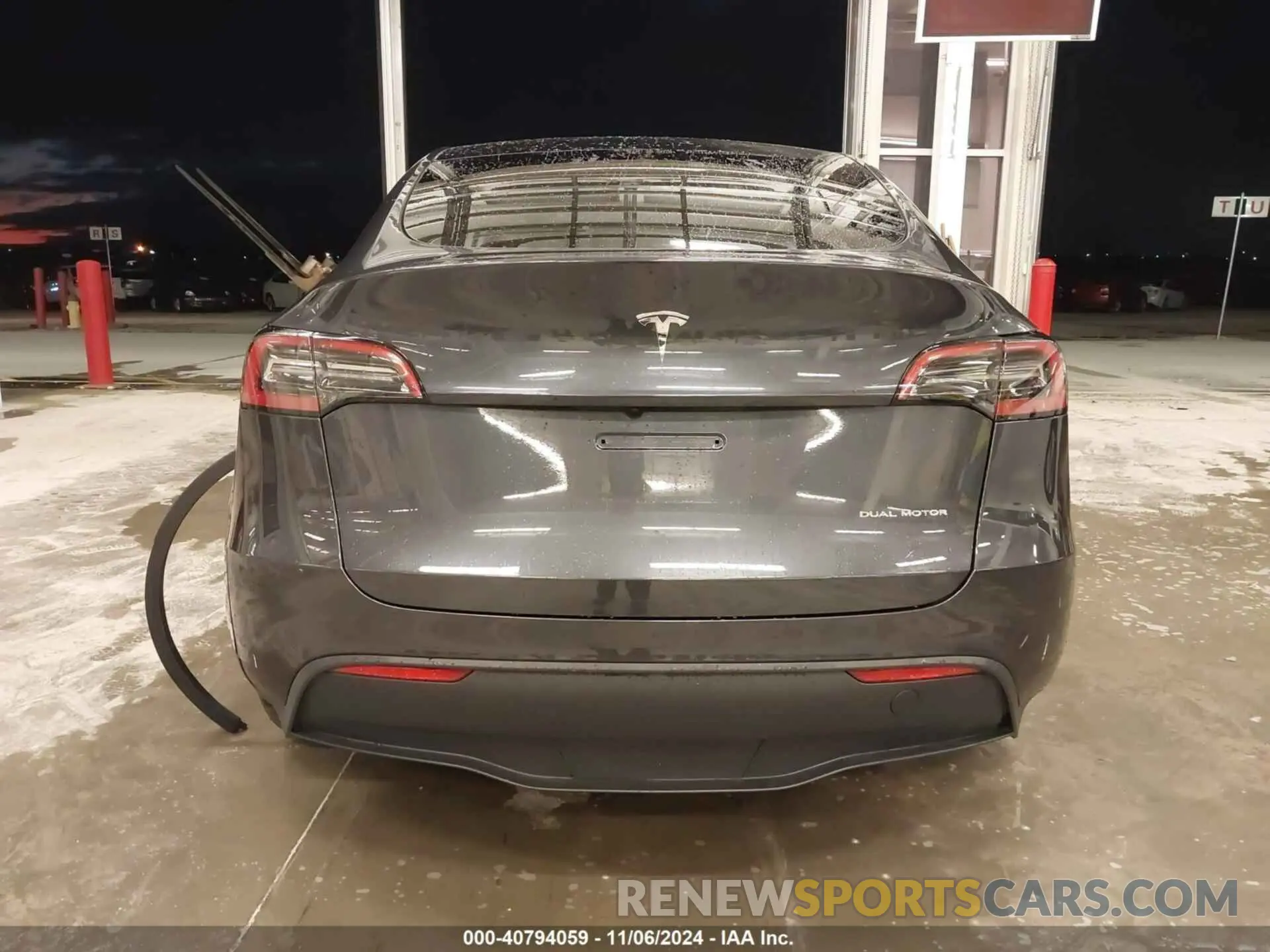 16 Photograph of a damaged car 7SAYGDEE5RA284010 TESLA MODEL Y 2024