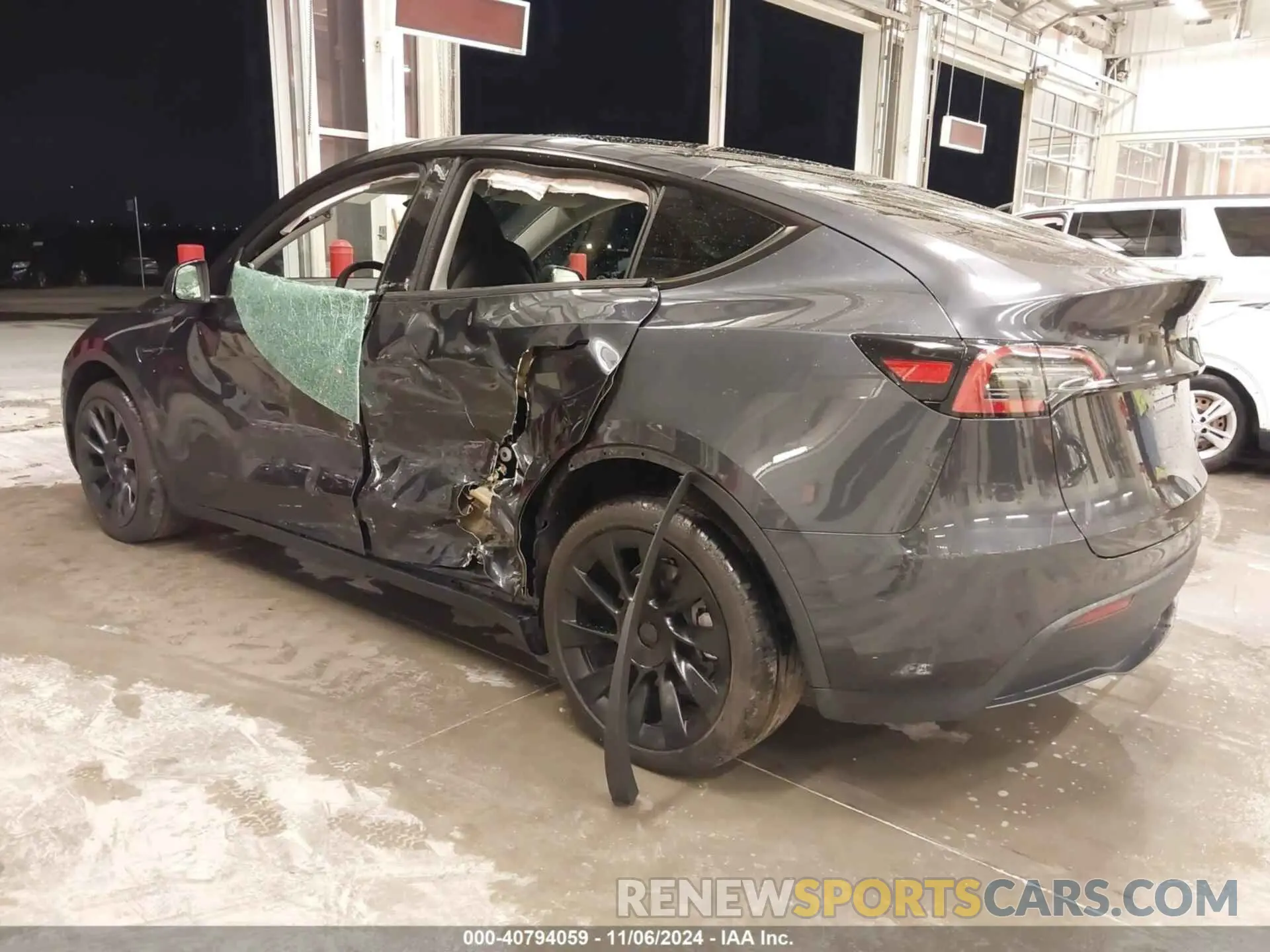 3 Photograph of a damaged car 7SAYGDEE5RA284010 TESLA MODEL Y 2024