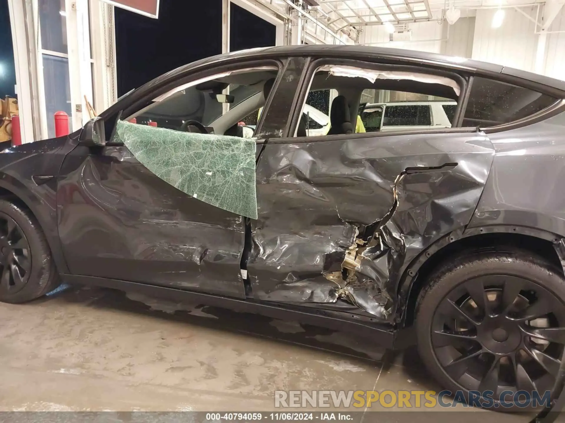 6 Photograph of a damaged car 7SAYGDEE5RA284010 TESLA MODEL Y 2024