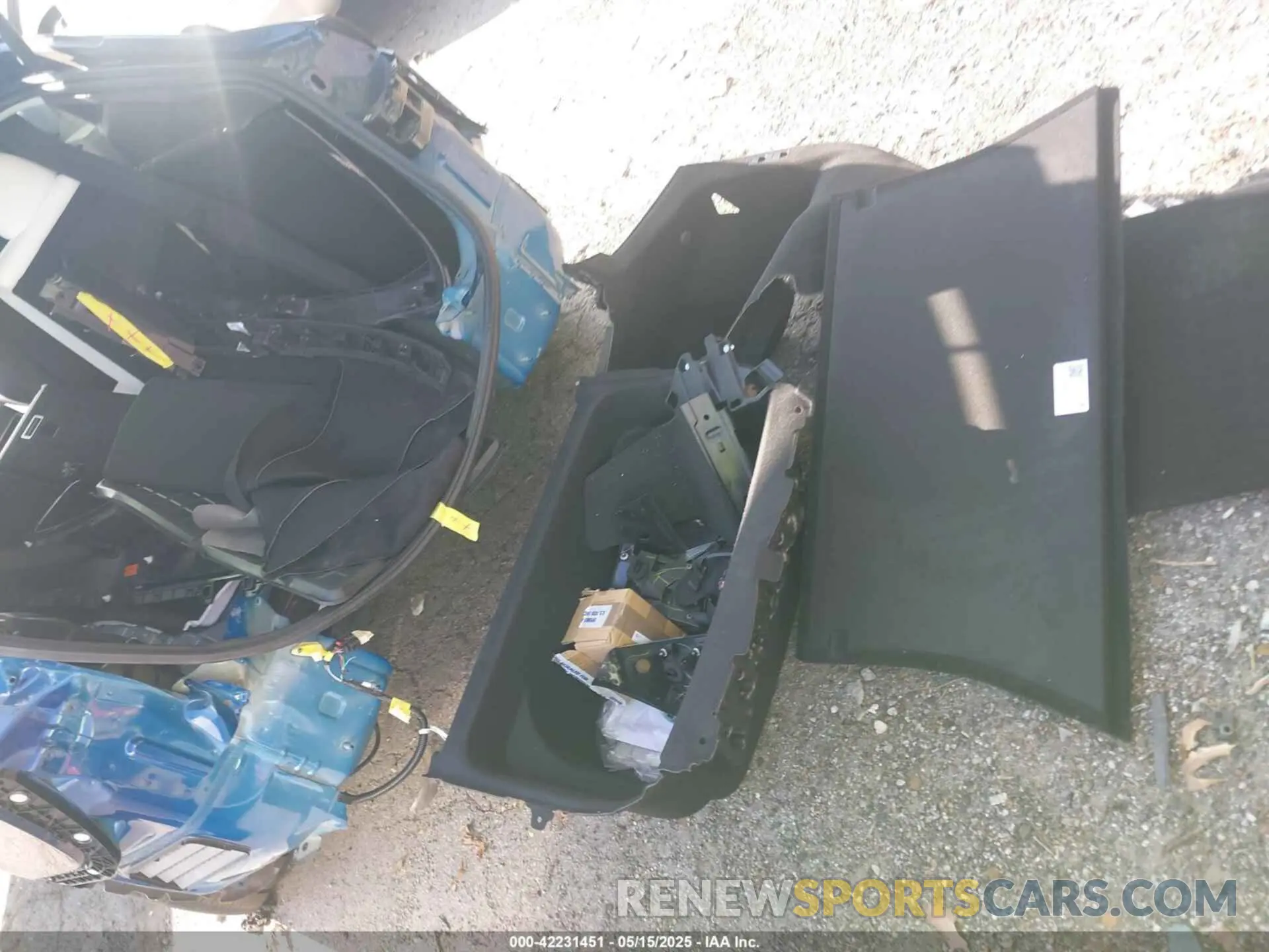 11 Photograph of a damaged car 7SAYGDEE5RA285075 TESLA MODEL Y 2024