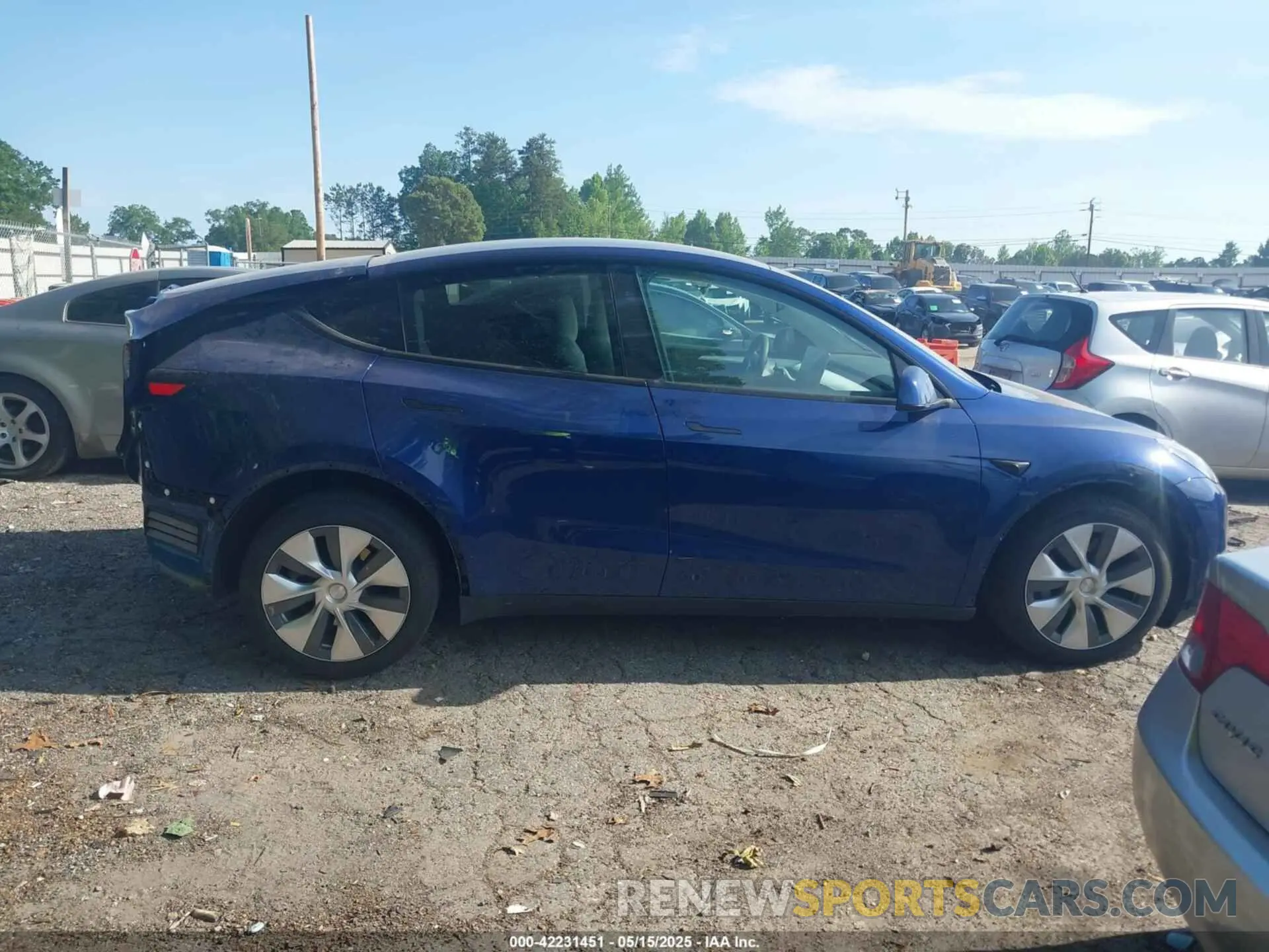 13 Photograph of a damaged car 7SAYGDEE5RA285075 TESLA MODEL Y 2024