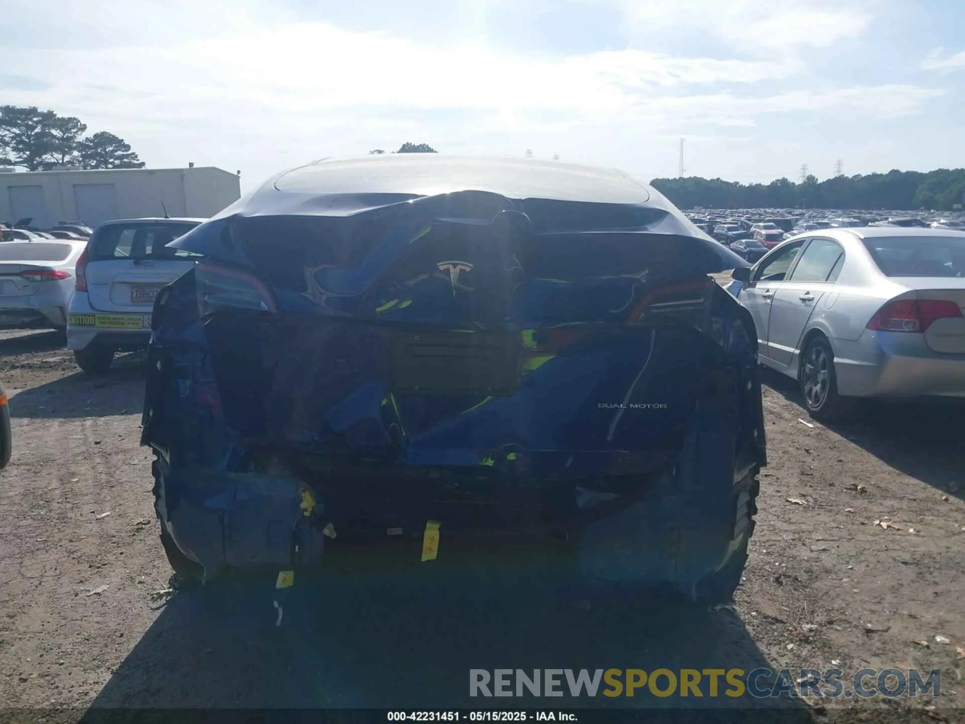 16 Photograph of a damaged car 7SAYGDEE5RA285075 TESLA MODEL Y 2024