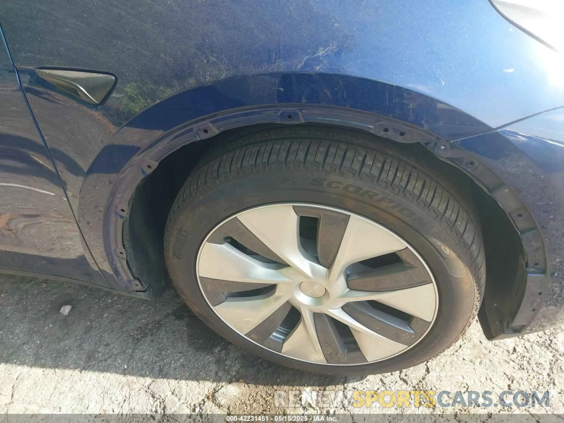 22 Photograph of a damaged car 7SAYGDEE5RA285075 TESLA MODEL Y 2024