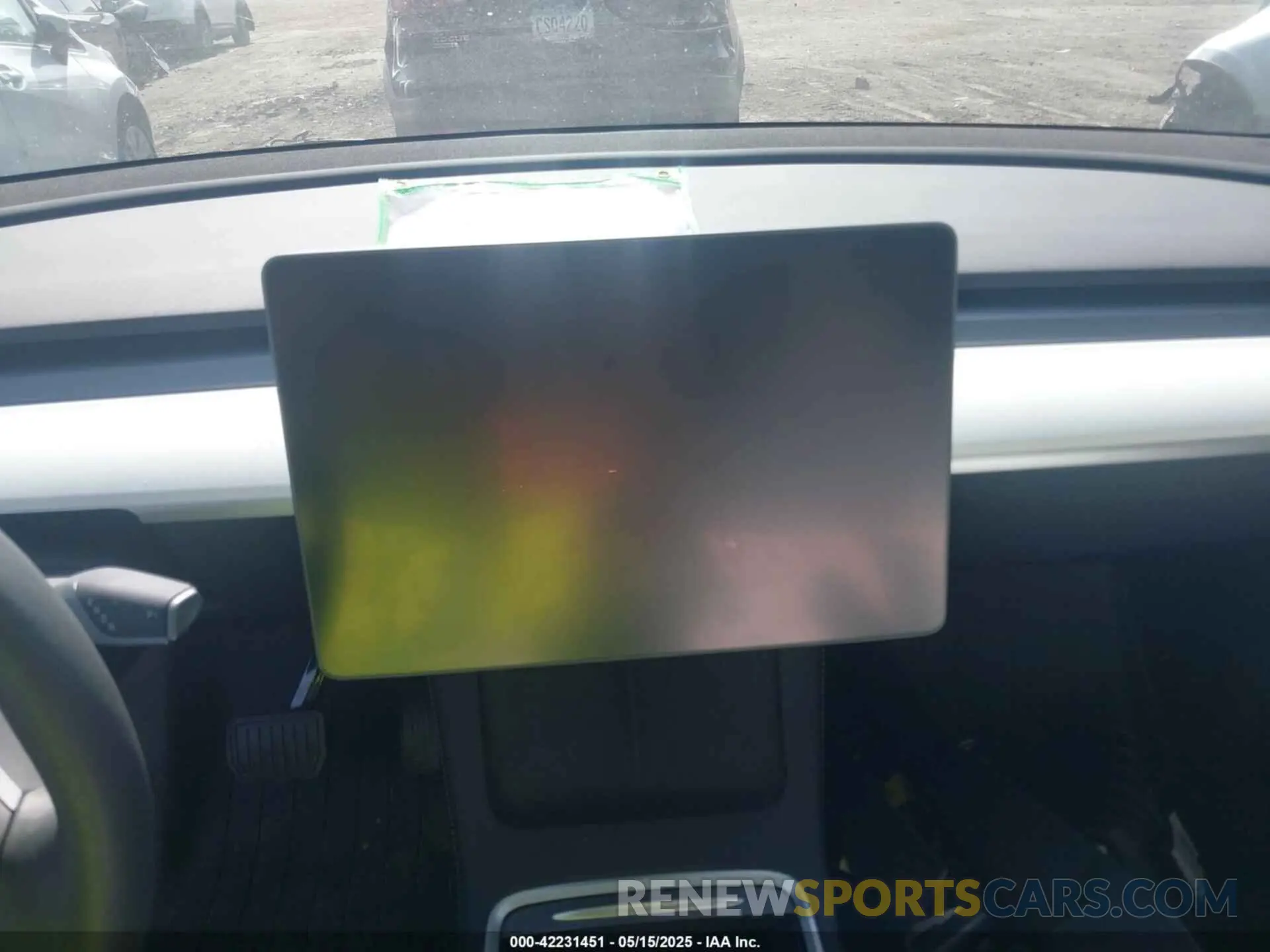 7 Photograph of a damaged car 7SAYGDEE5RA285075 TESLA MODEL Y 2024