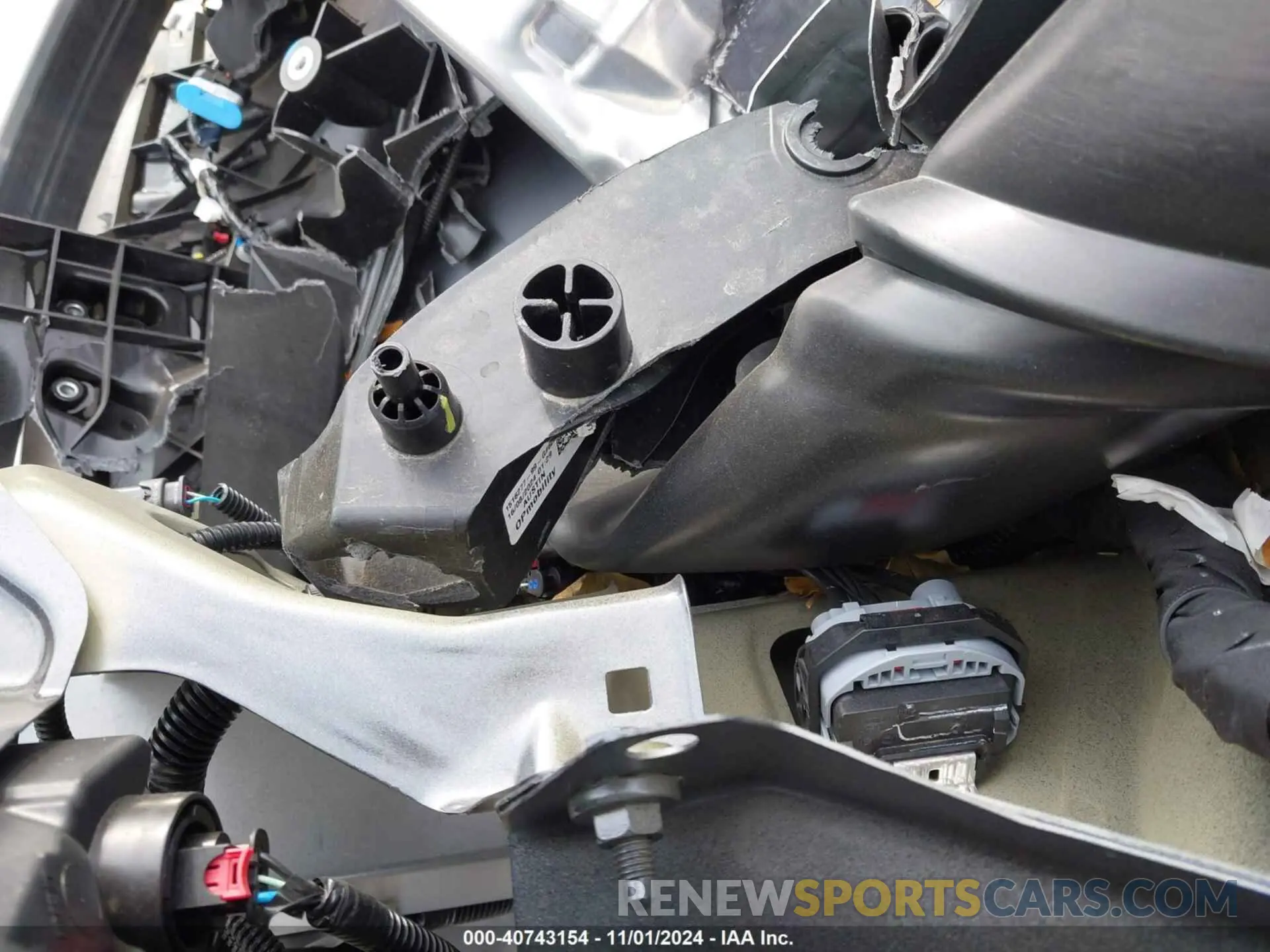 19 Photograph of a damaged car 7SAYGDEE5RA325008 TESLA MODEL Y 2024