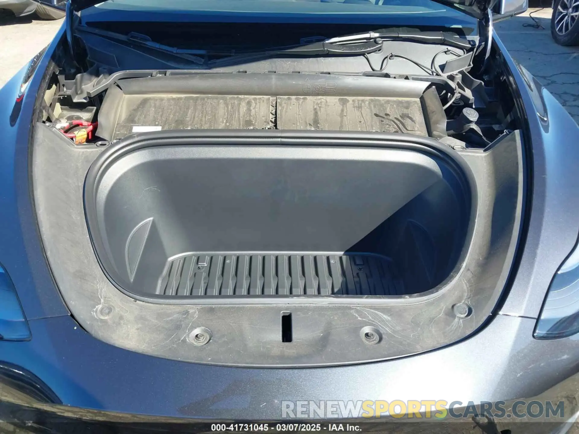 10 Photograph of a damaged car 7SAYGDEE5RF003424 TESLA MODEL Y 2024