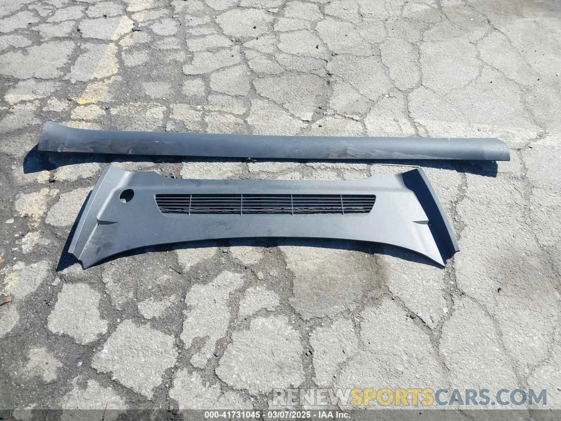 12 Photograph of a damaged car 7SAYGDEE5RF003424 TESLA MODEL Y 2024