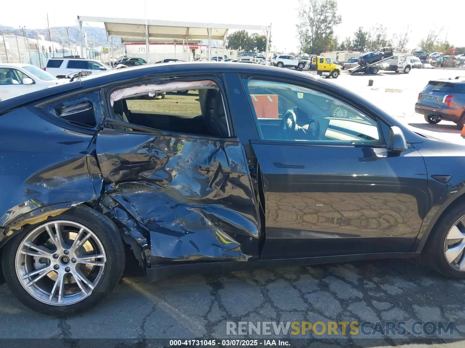 14 Photograph of a damaged car 7SAYGDEE5RF003424 TESLA MODEL Y 2024