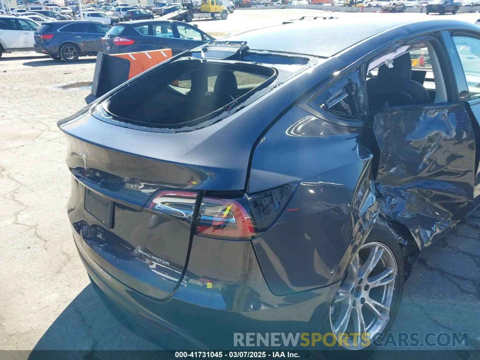 21 Photograph of a damaged car 7SAYGDEE5RF003424 TESLA MODEL Y 2024