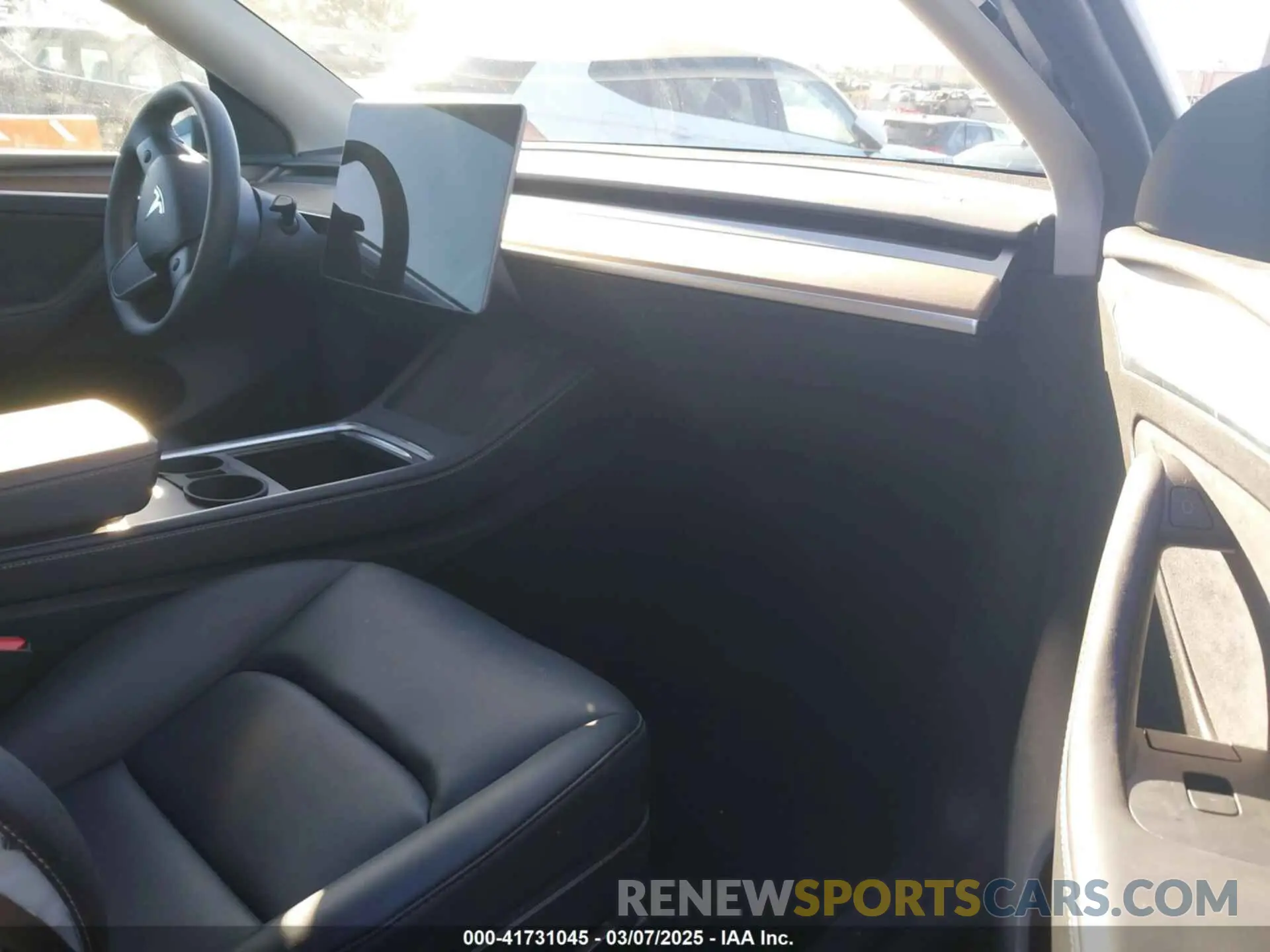5 Photograph of a damaged car 7SAYGDEE5RF003424 TESLA MODEL Y 2024
