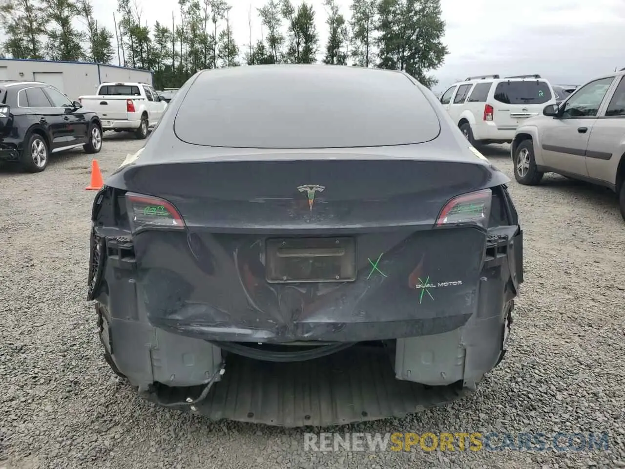 6 Photograph of a damaged car 7SAYGDEE5RF130383 TESLA MODEL Y 2024