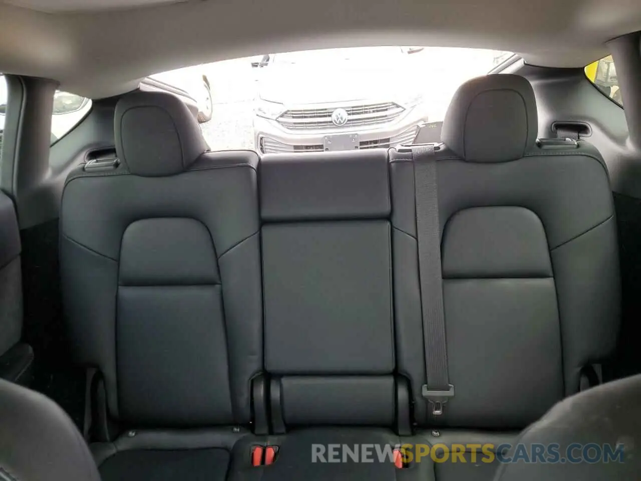 10 Photograph of a damaged car 7SAYGDEE5RF983821 TESLA MODEL Y 2024