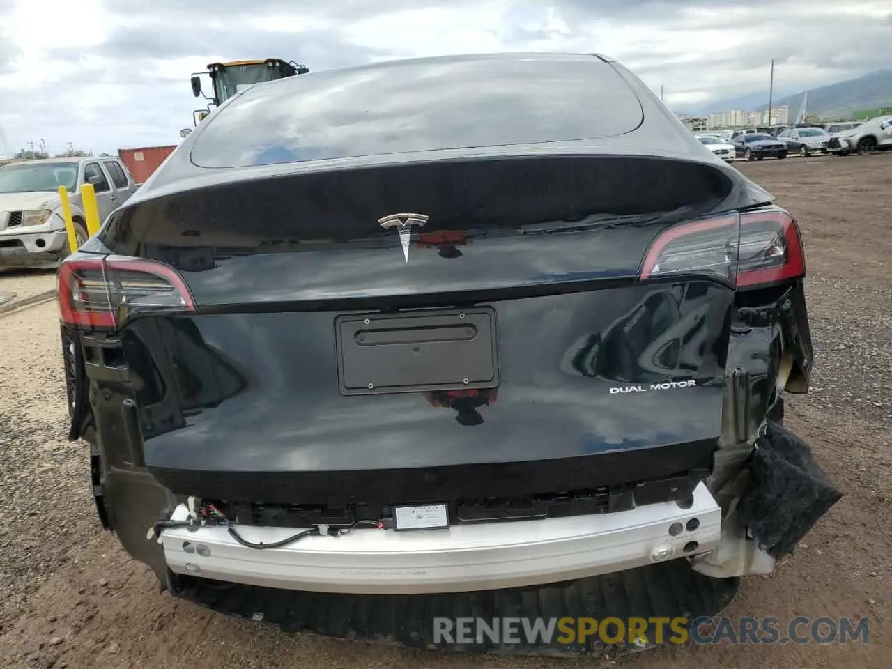 6 Photograph of a damaged car 7SAYGDEE5RF983821 TESLA MODEL Y 2024