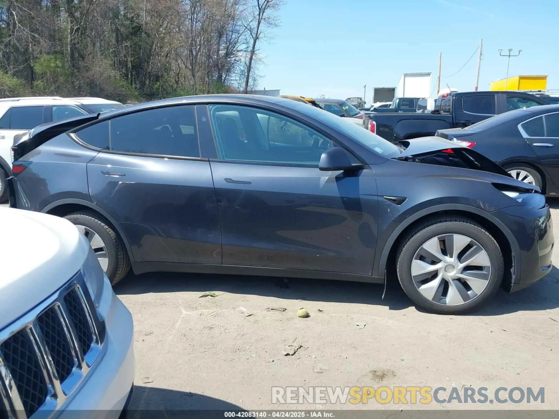 13 Photograph of a damaged car 7SAYGDEE6RA225161 TESLA MODEL Y 2024