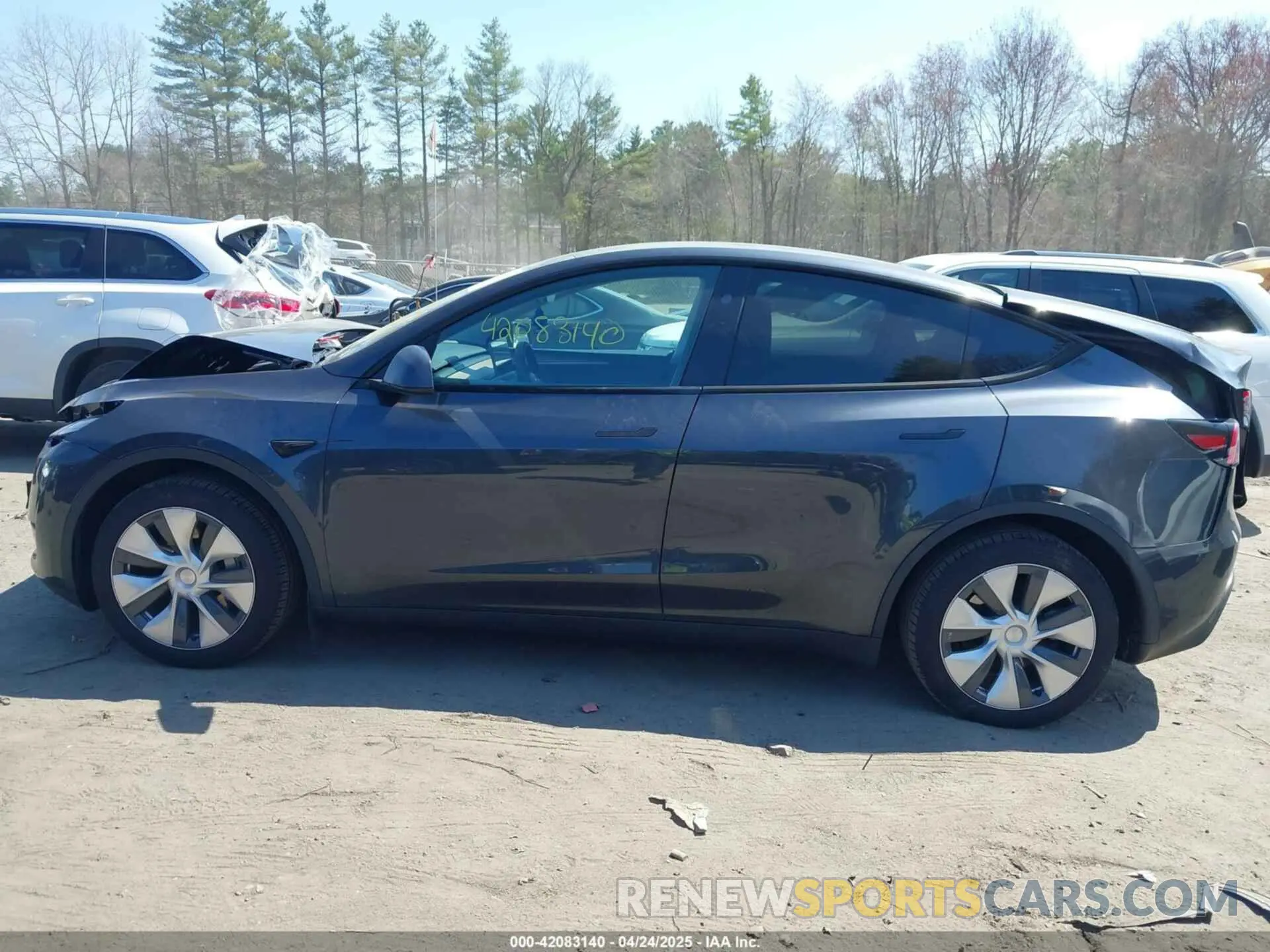 14 Photograph of a damaged car 7SAYGDEE6RA225161 TESLA MODEL Y 2024