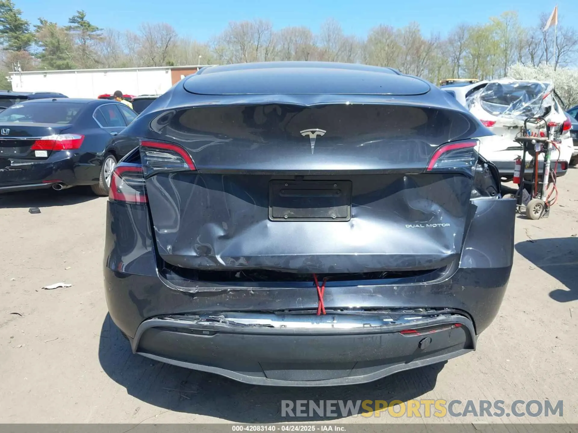 16 Photograph of a damaged car 7SAYGDEE6RA225161 TESLA MODEL Y 2024