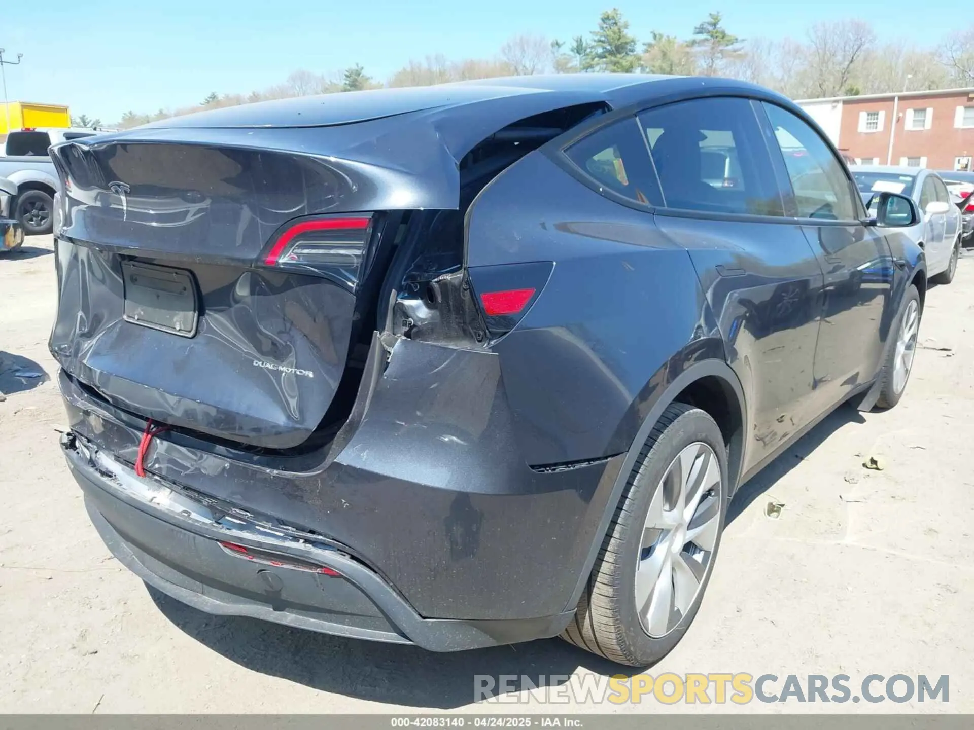 4 Photograph of a damaged car 7SAYGDEE6RA225161 TESLA MODEL Y 2024