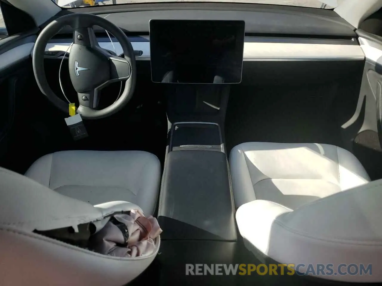 8 Photograph of a damaged car 7SAYGDEE6RA261884 TESLA MODEL Y 2024