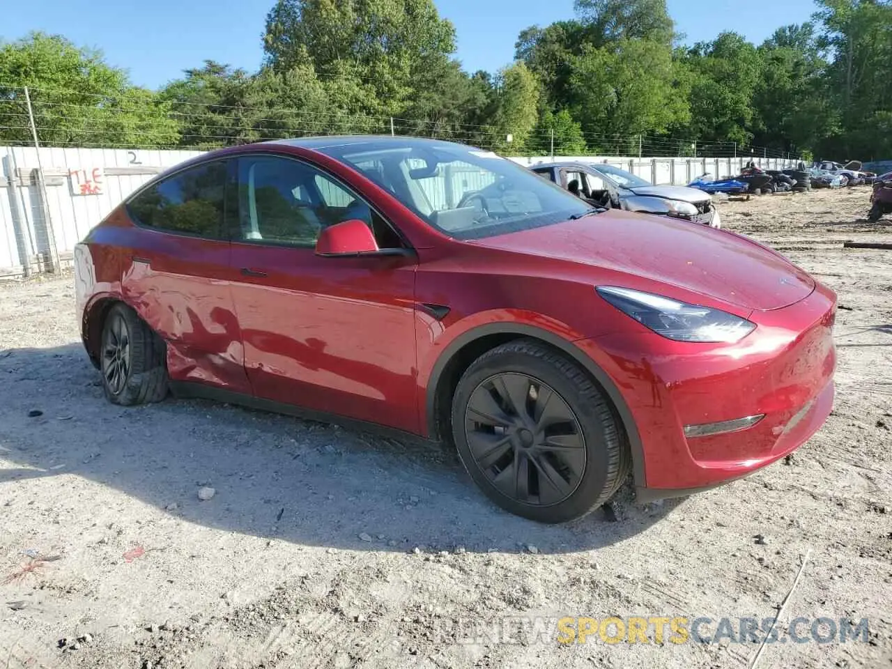 4 Photograph of a damaged car 7SAYGDEE6RA318973 TESLA MODEL Y 2024