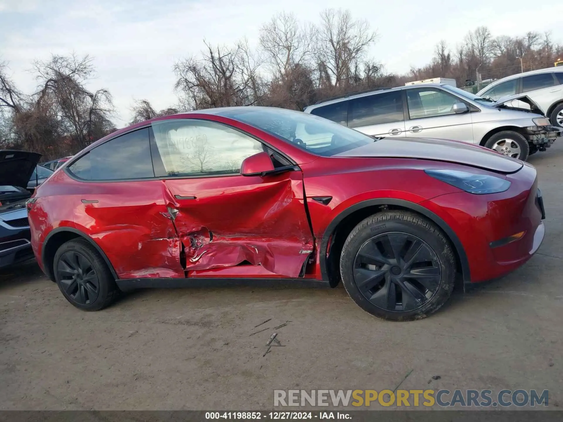13 Photograph of a damaged car 7SAYGDEE6RA327771 TESLA MODEL Y 2024