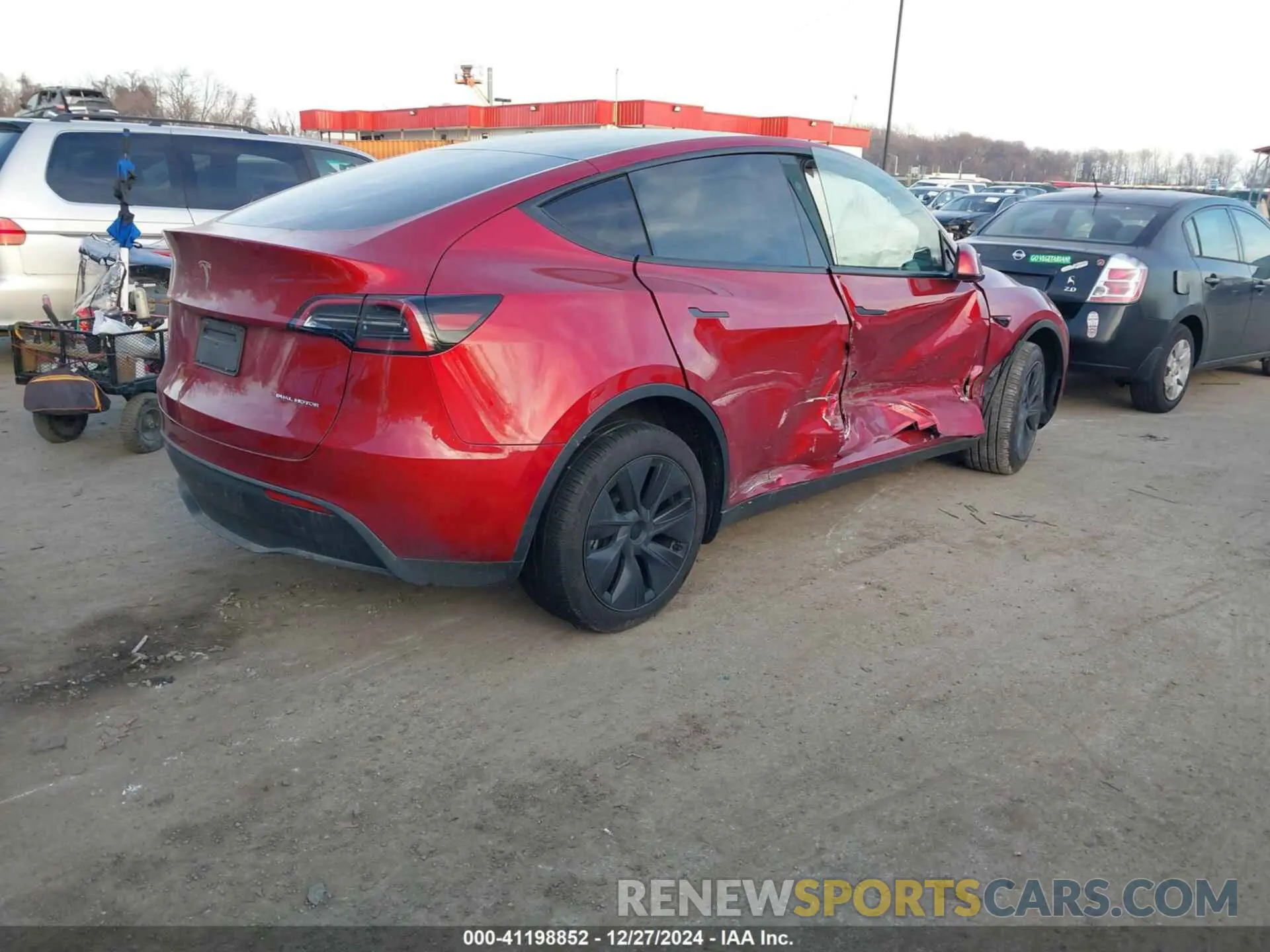 4 Photograph of a damaged car 7SAYGDEE6RA327771 TESLA MODEL Y 2024