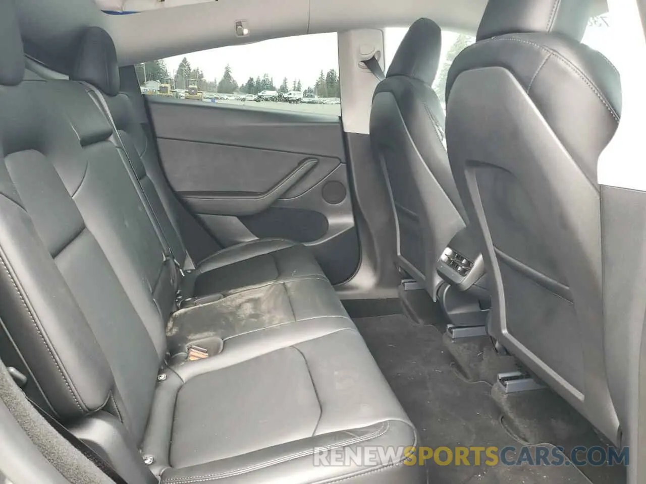 11 Photograph of a damaged car 7SAYGDEE6RF013587 TESLA MODEL Y 2024