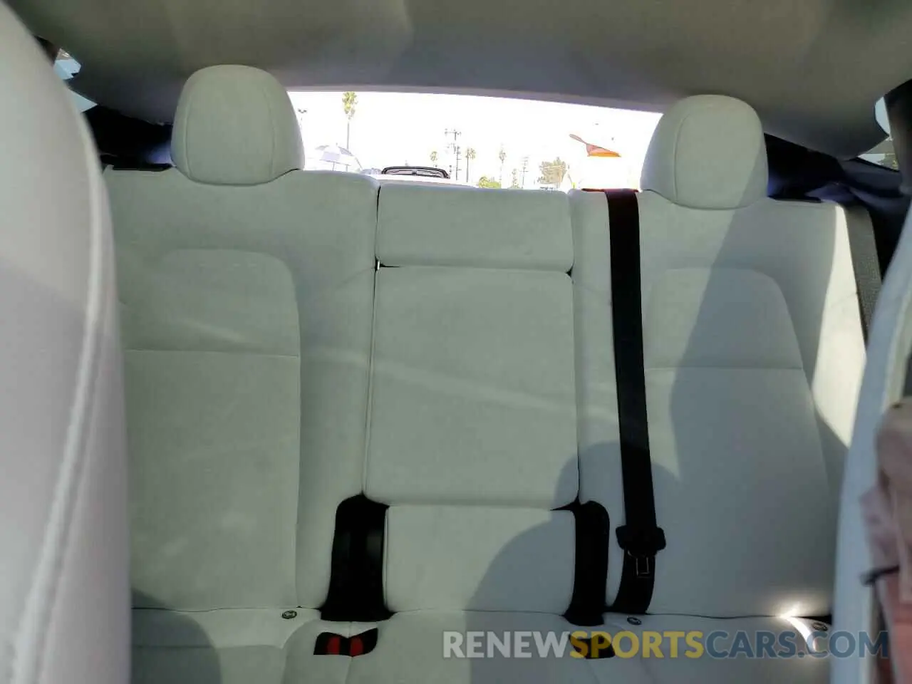 10 Photograph of a damaged car 7SAYGDEE6RF027408 TESLA MODEL Y 2024