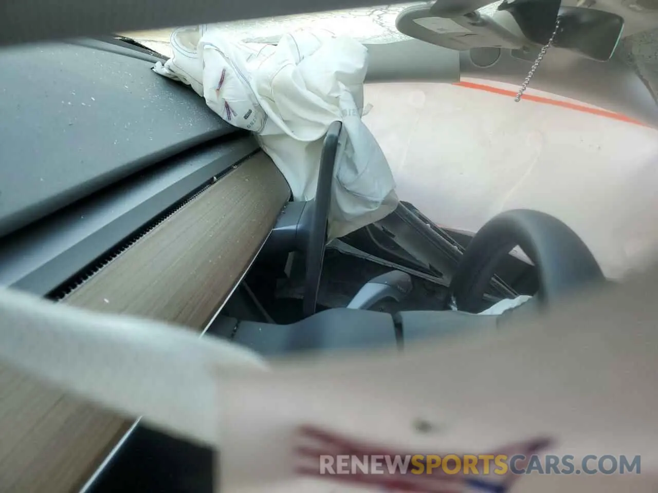 9 Photograph of a damaged car 7SAYGDEE6RF063230 TESLA MODEL Y 2024