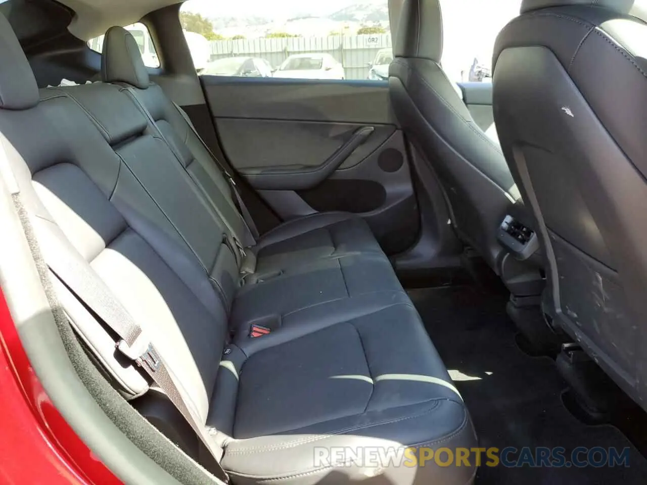 11 Photograph of a damaged car 7SAYGDEE6RF071151 TESLA MODEL Y 2024