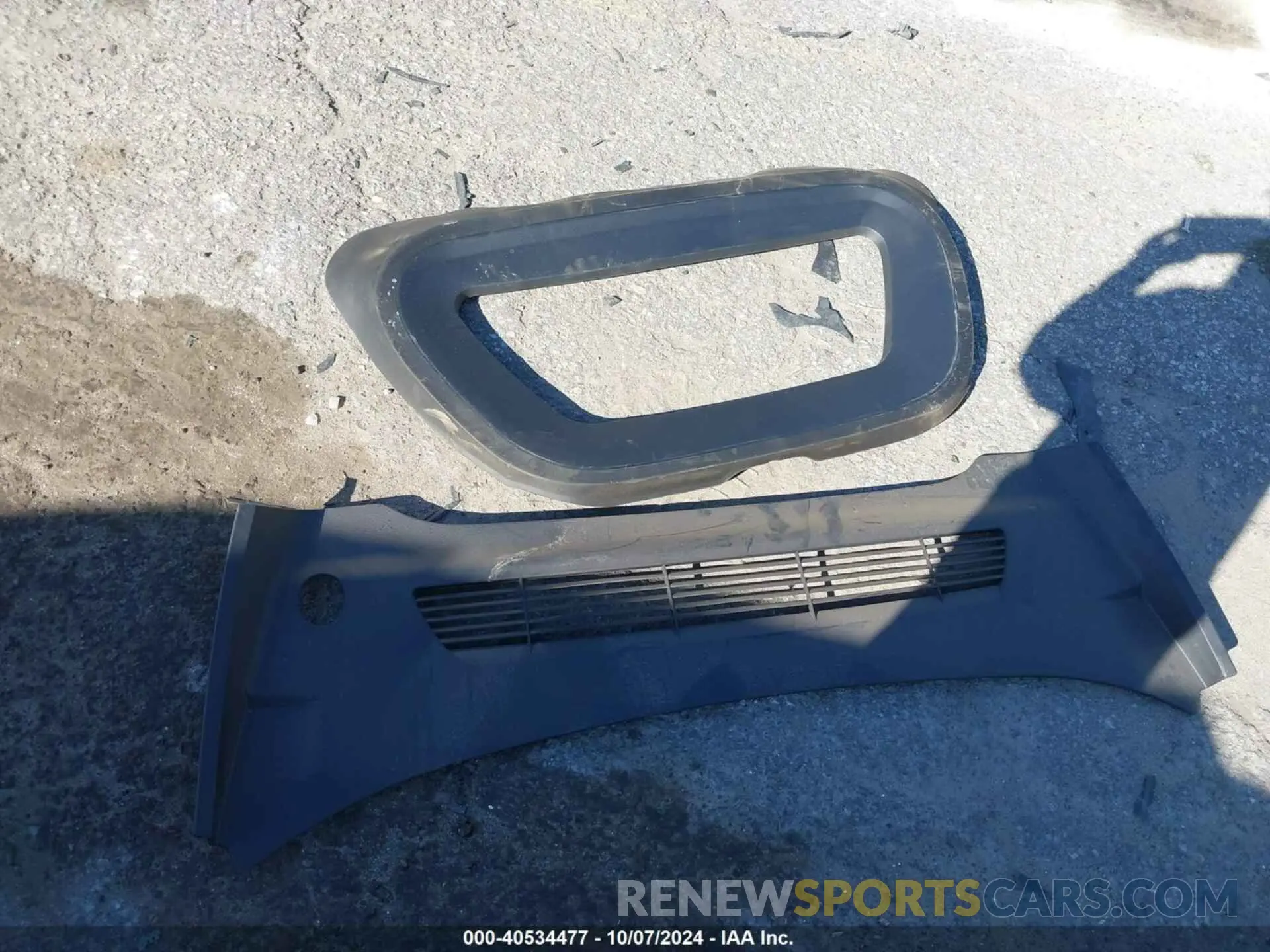 12 Photograph of a damaged car 7SAYGDEE6RF088130 TESLA MODEL Y 2024