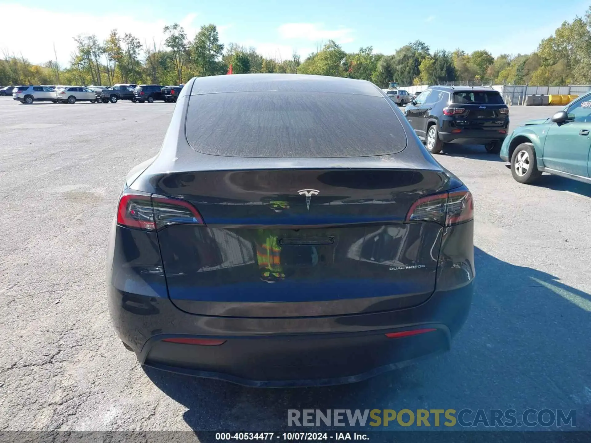 17 Photograph of a damaged car 7SAYGDEE6RF088130 TESLA MODEL Y 2024