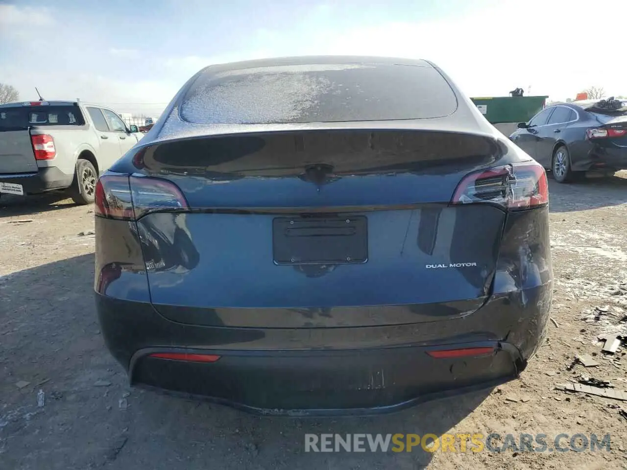 6 Photograph of a damaged car 7SAYGDEE6RF152828 TESLA MODEL Y 2024
