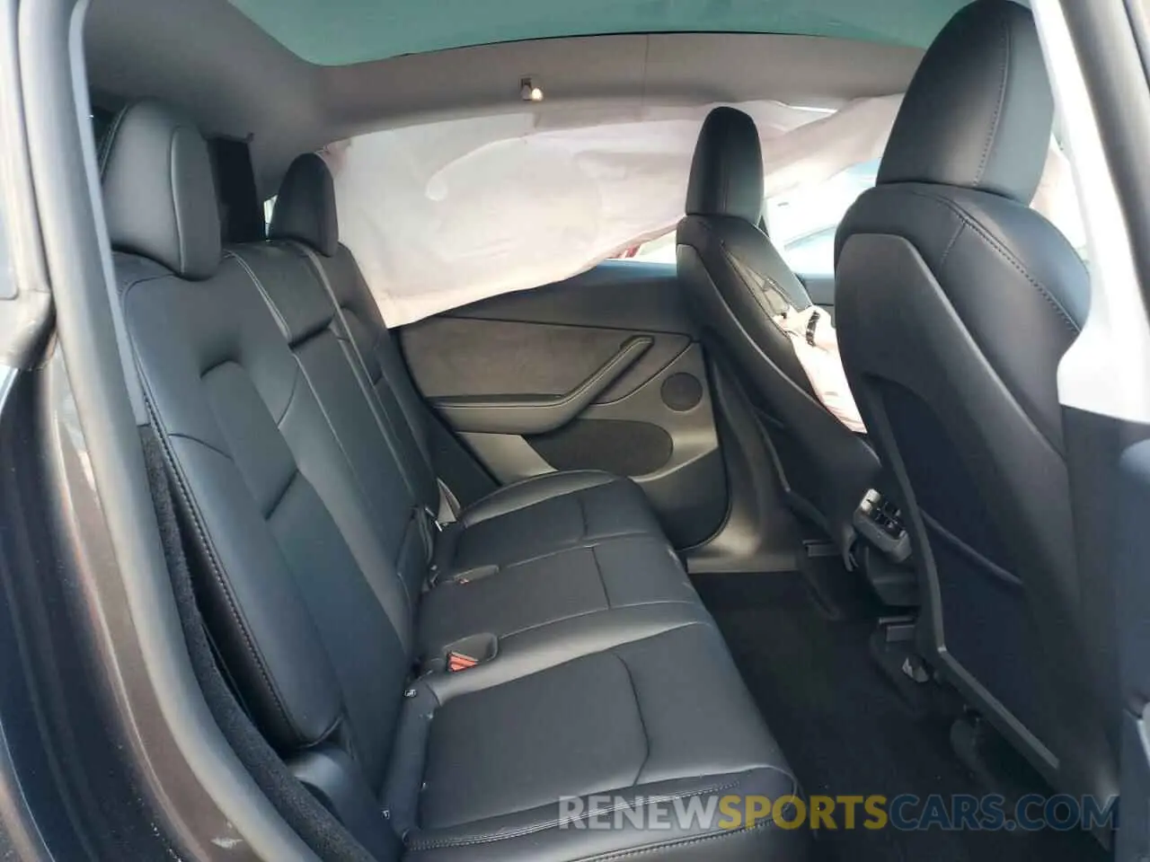 10 Photograph of a damaged car 7SAYGDEE6RF161464 TESLA MODEL Y 2024