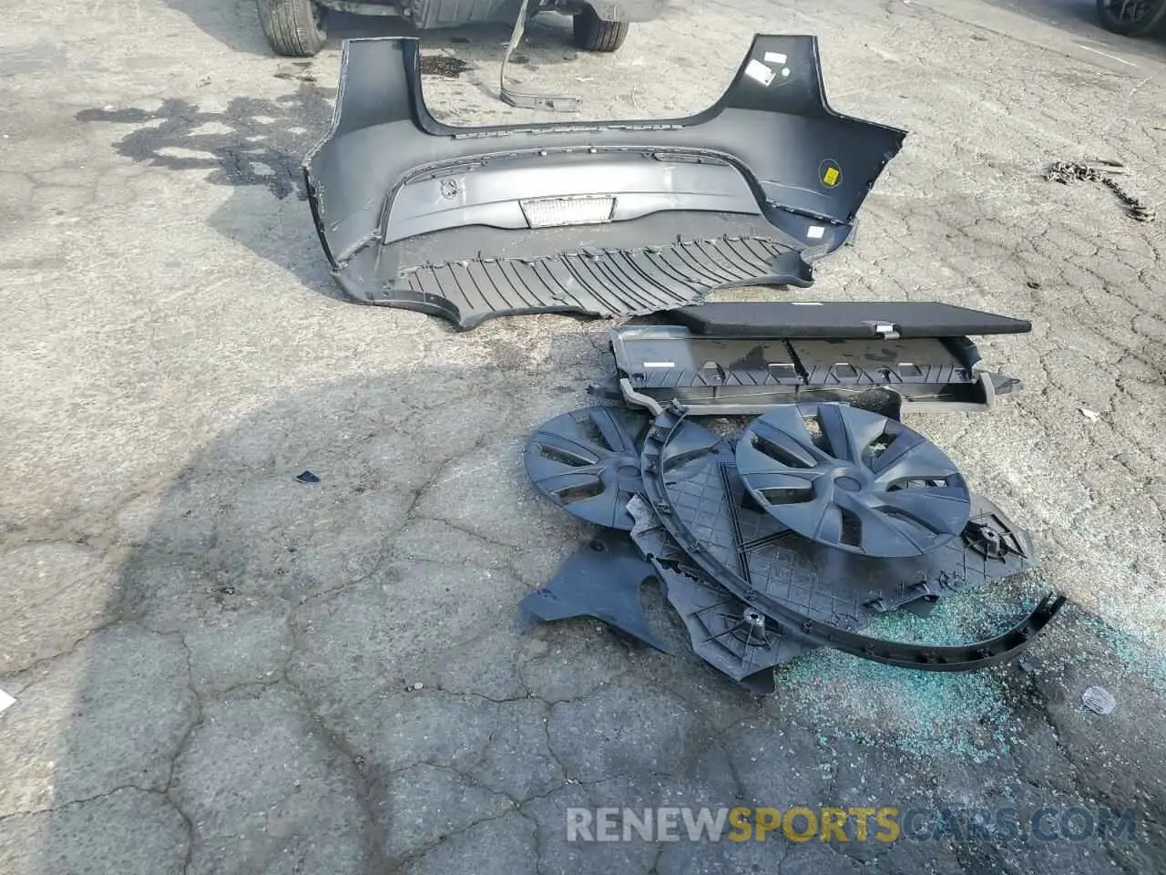 12 Photograph of a damaged car 7SAYGDEE6RF178829 TESLA MODEL Y 2024