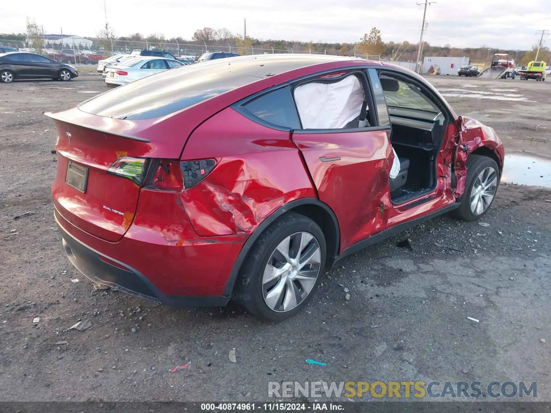 4 Photograph of a damaged car 7SAYGDEE6RF988624 TESLA MODEL Y 2024