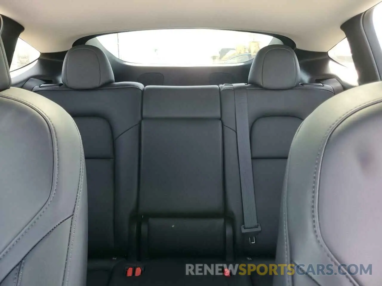 10 Photograph of a damaged car 7SAYGDEE7RA216985 TESLA MODEL Y 2024