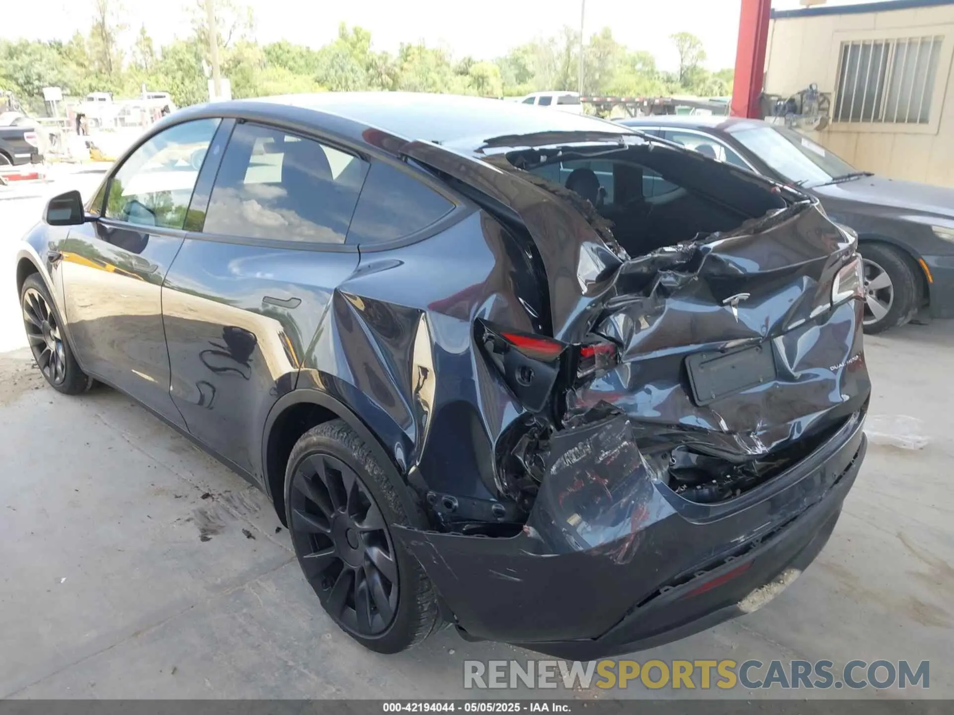 3 Фотография поврежденного автомобиля 7SAYGDEE7RA229591 TESLA MODEL Y 2024