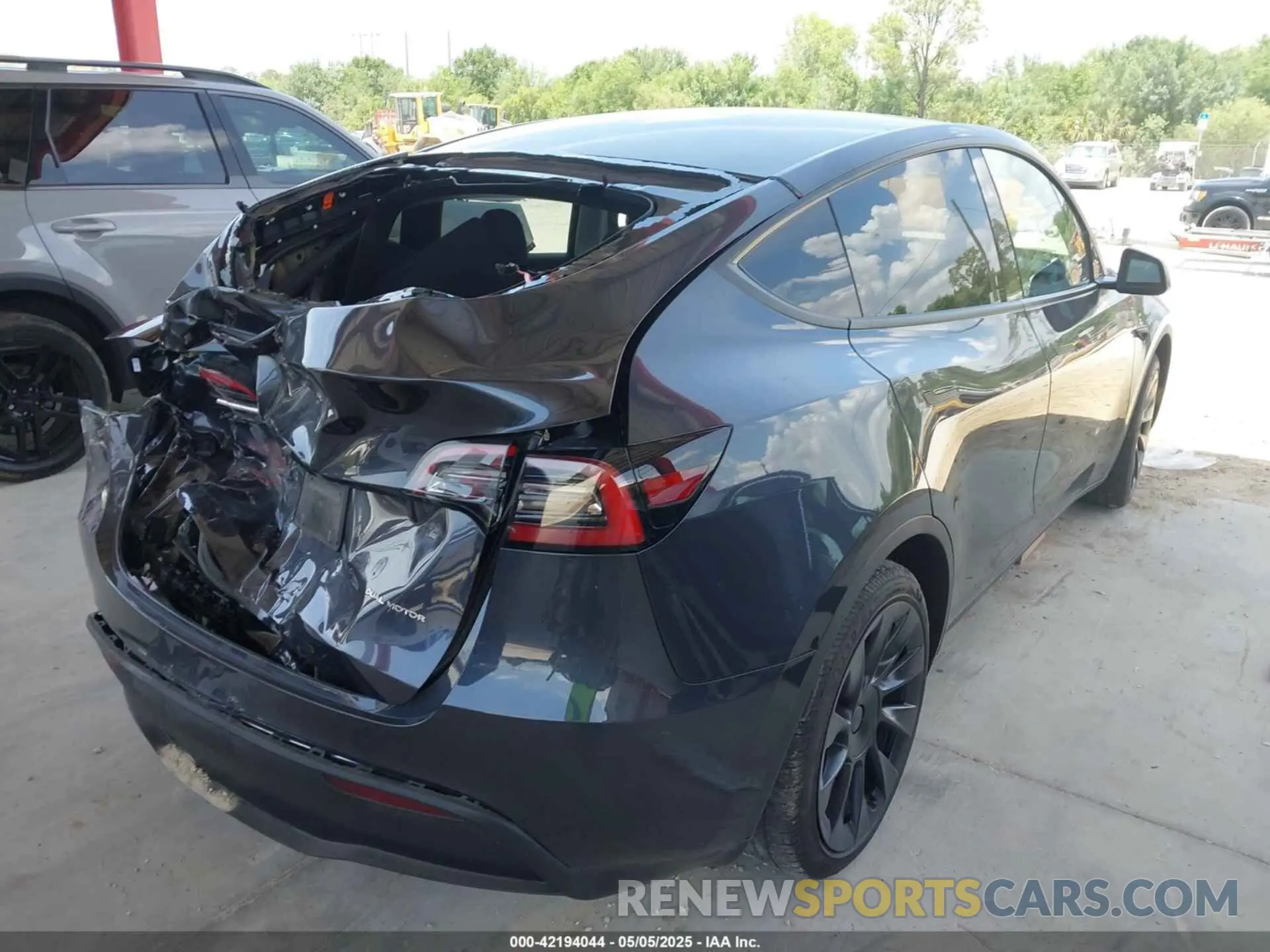 4 Фотография поврежденного автомобиля 7SAYGDEE7RA229591 TESLA MODEL Y 2024