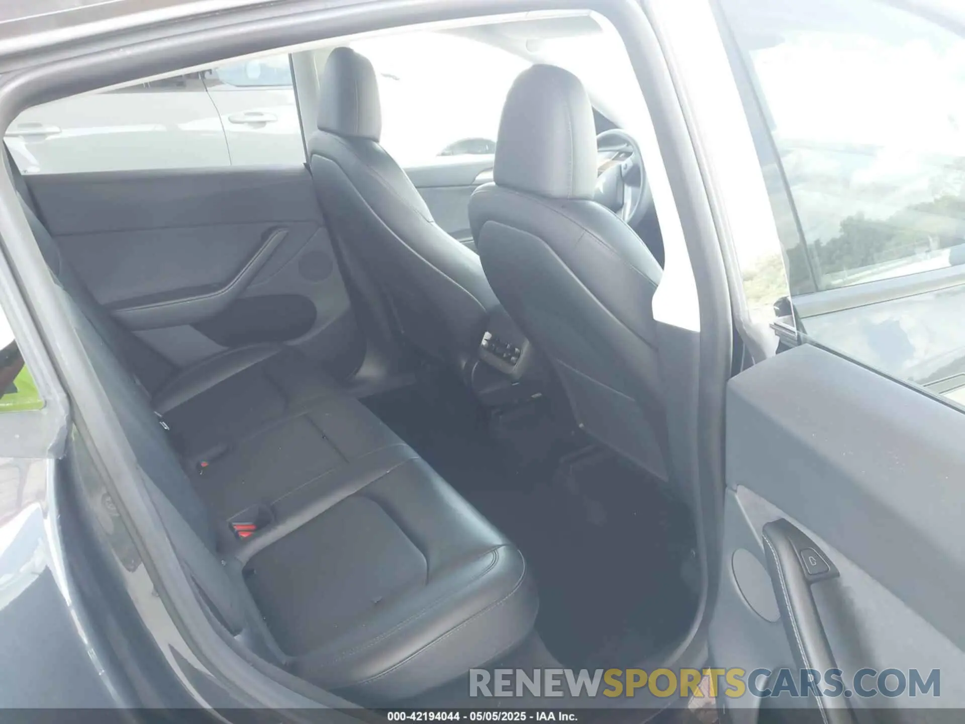 8 Фотография поврежденного автомобиля 7SAYGDEE7RA229591 TESLA MODEL Y 2024
