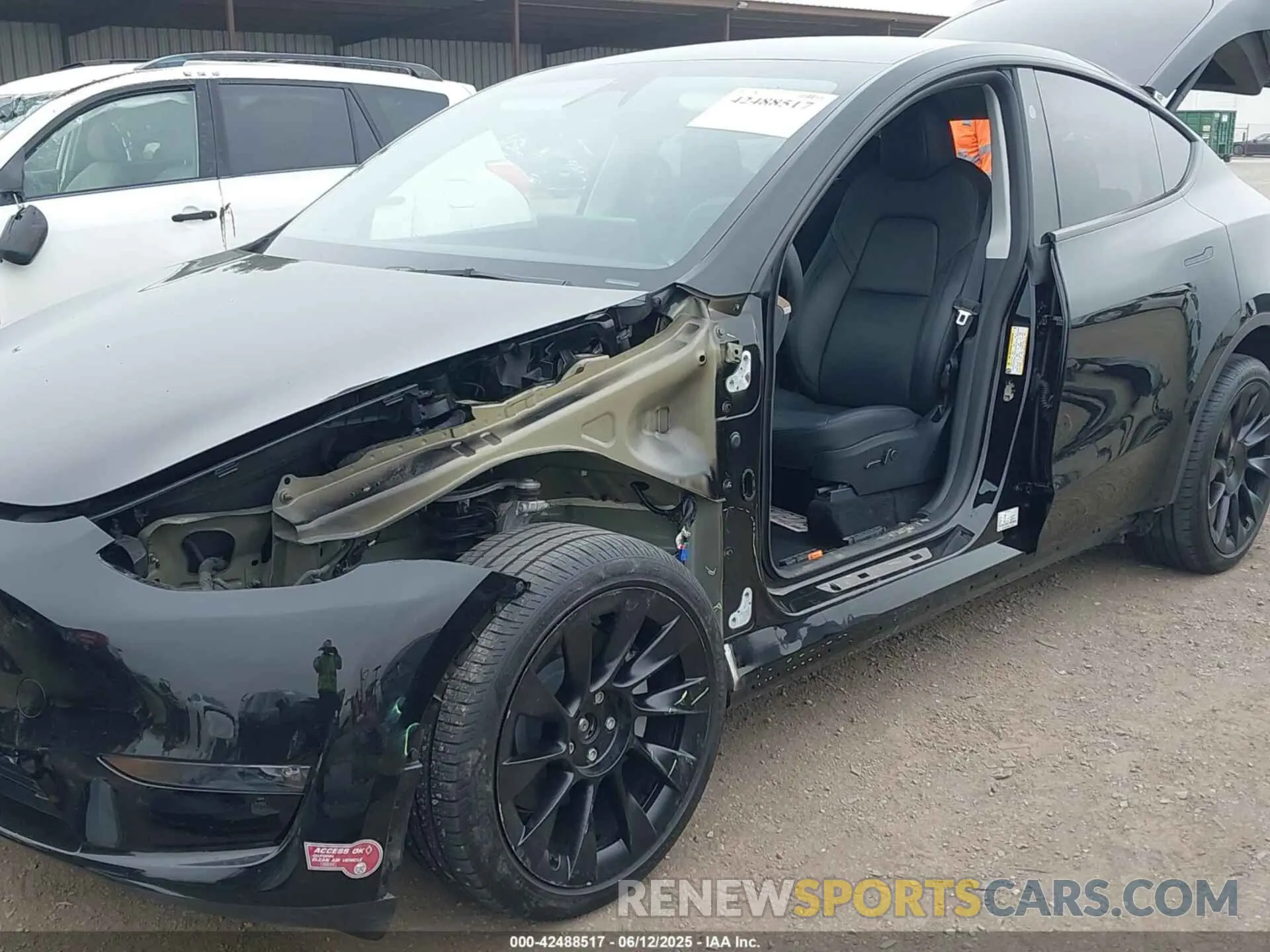 6 Photograph of a damaged car 7SAYGDEE7RA236864 TESLA MODEL Y 2024
