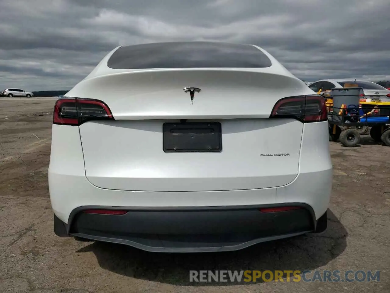 6 Photograph of a damaged car 7SAYGDEE7RA251624 TESLA MODEL Y 2024