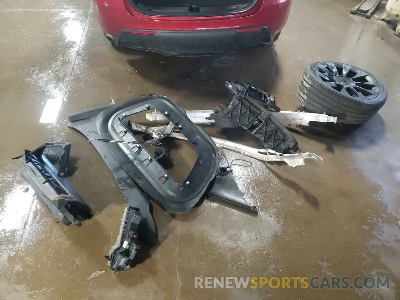 12 Photograph of a damaged car 7SAYGDEE7RA293534 TESLA MODEL Y 2024