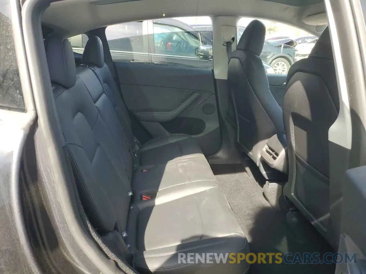 11 Photograph of a damaged car 7SAYGDEE7RA307013 TESLA MODEL Y 2024